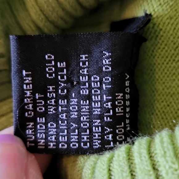 R.Q.T Green Acrylic Sleeveless Turtleneck Sweater, Large - Picture 11 of 12